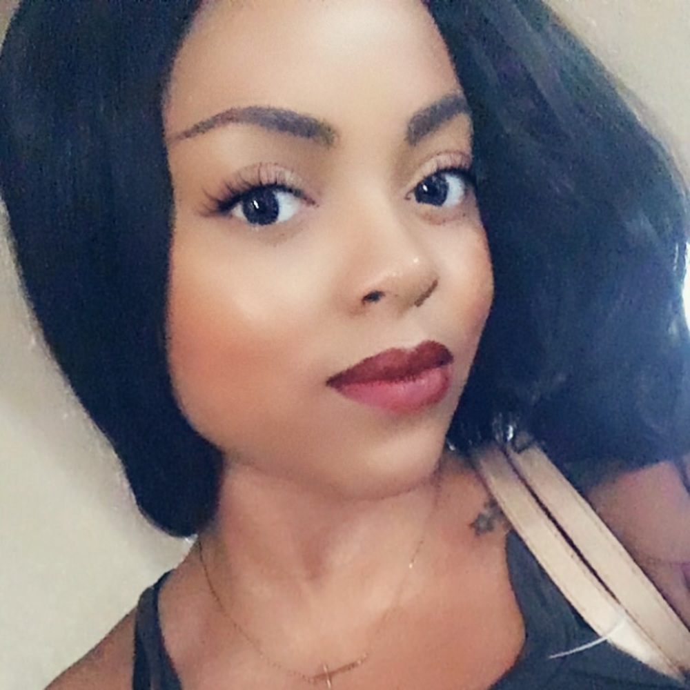 Meet your Posher, Alexis